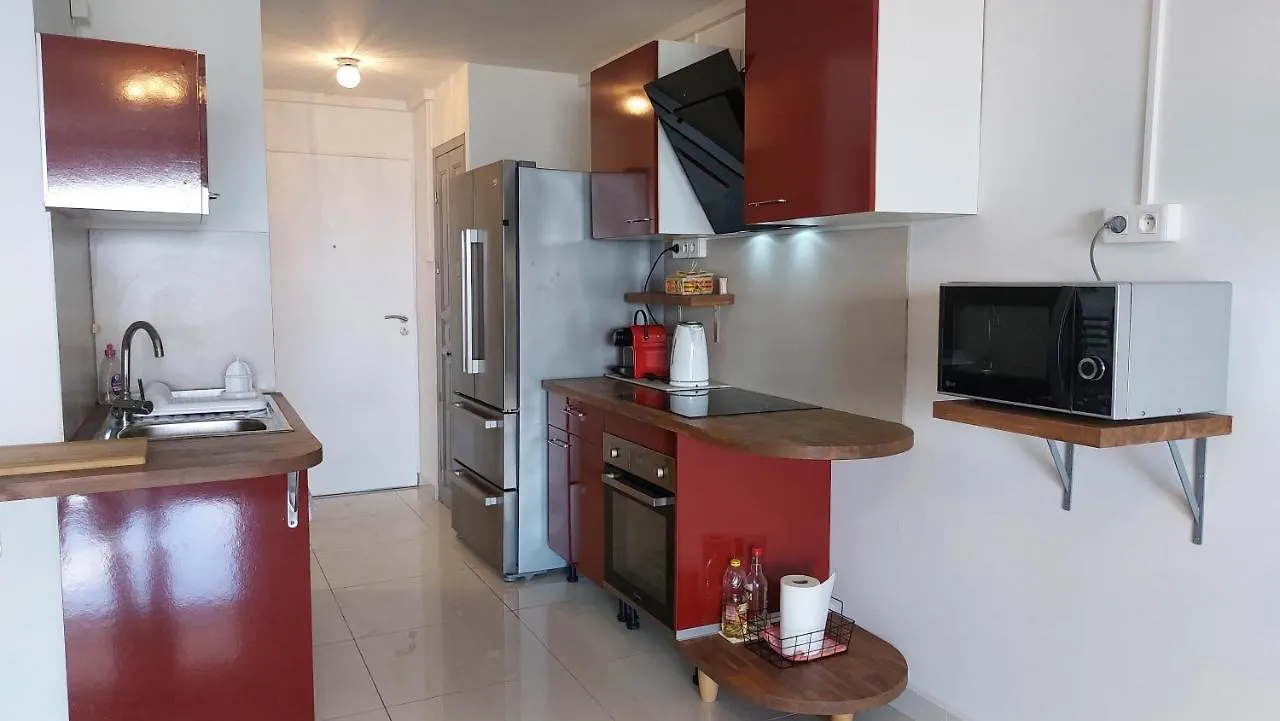 Appartement Pieds Dans L'Eau Vue Mer Acces Plage Et Piscine マリゴ アパート