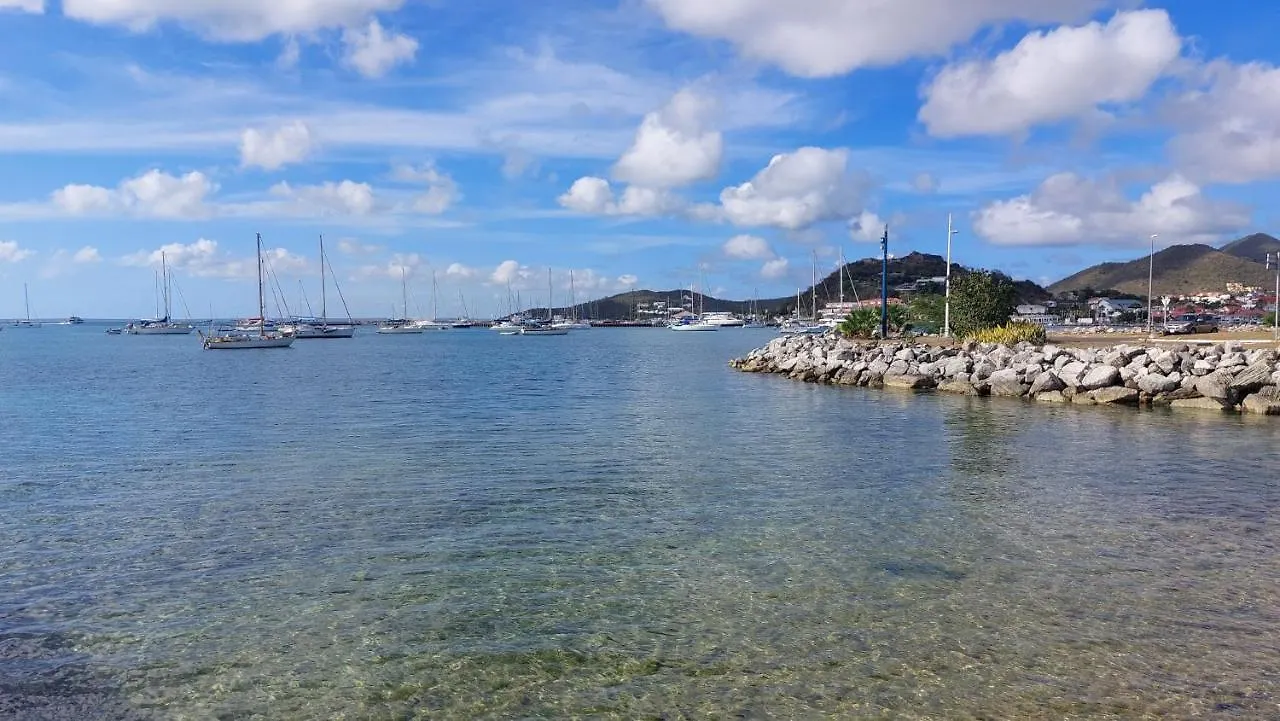 Appartement Pieds Dans L'Eau Vue Mer Acces Plage Et Piscine Marigot  0*, Marigot (Saint Martin) Sint Maarten